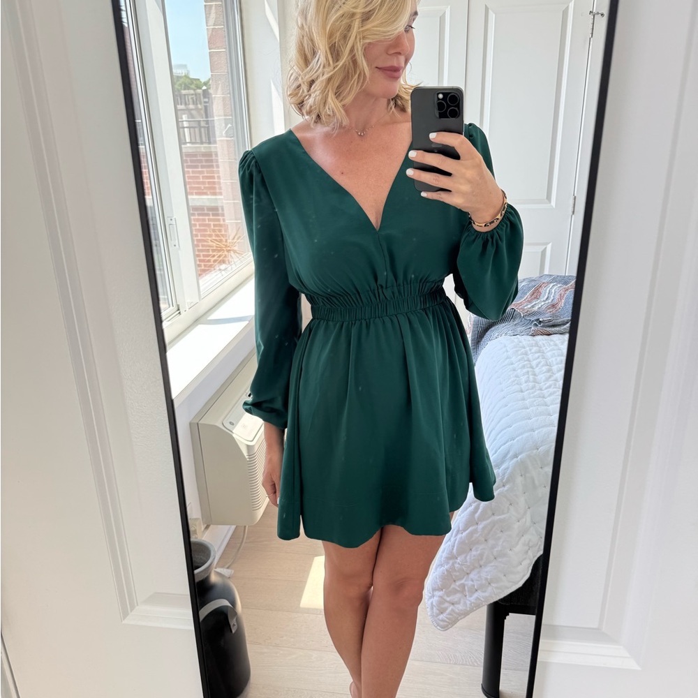 Elegant Green V-Neck Dress